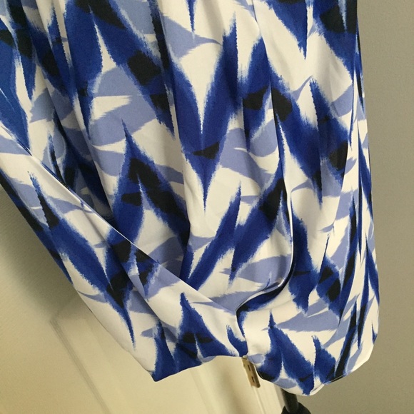 ALFANI Printed V-Keyhole Hi-Lo Sleeveless Blouse - Picture 4 of 7